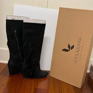 KOOLABURRA Paradis 23PRD-BLK Size 8 Suede Boot with Fringe